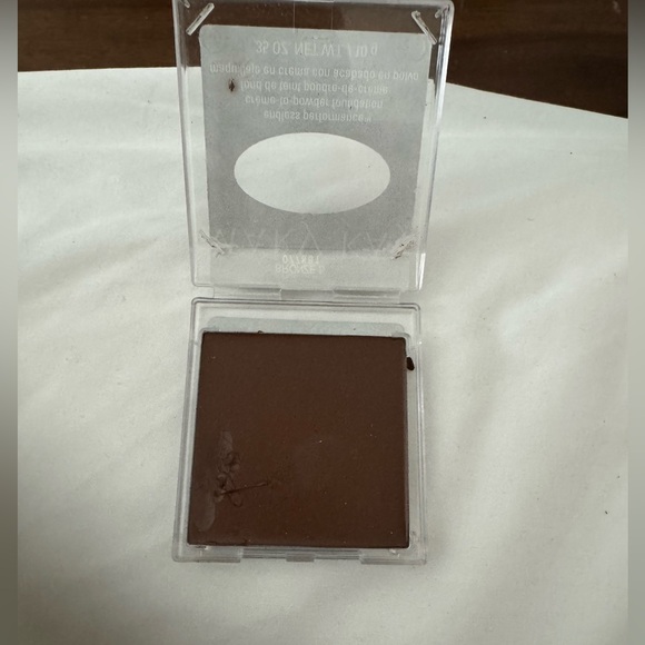 Mary Kay Endless Performance® Crème-to-Powder Foundation - Picture 4 of 4